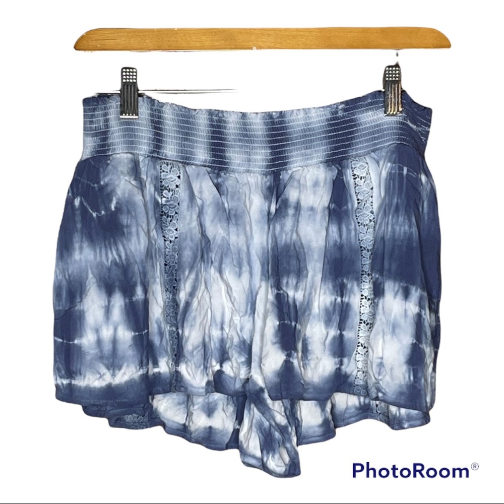 Forever 21 Blue/White Tie Dye Shorts With Elastic Waist Size Medium